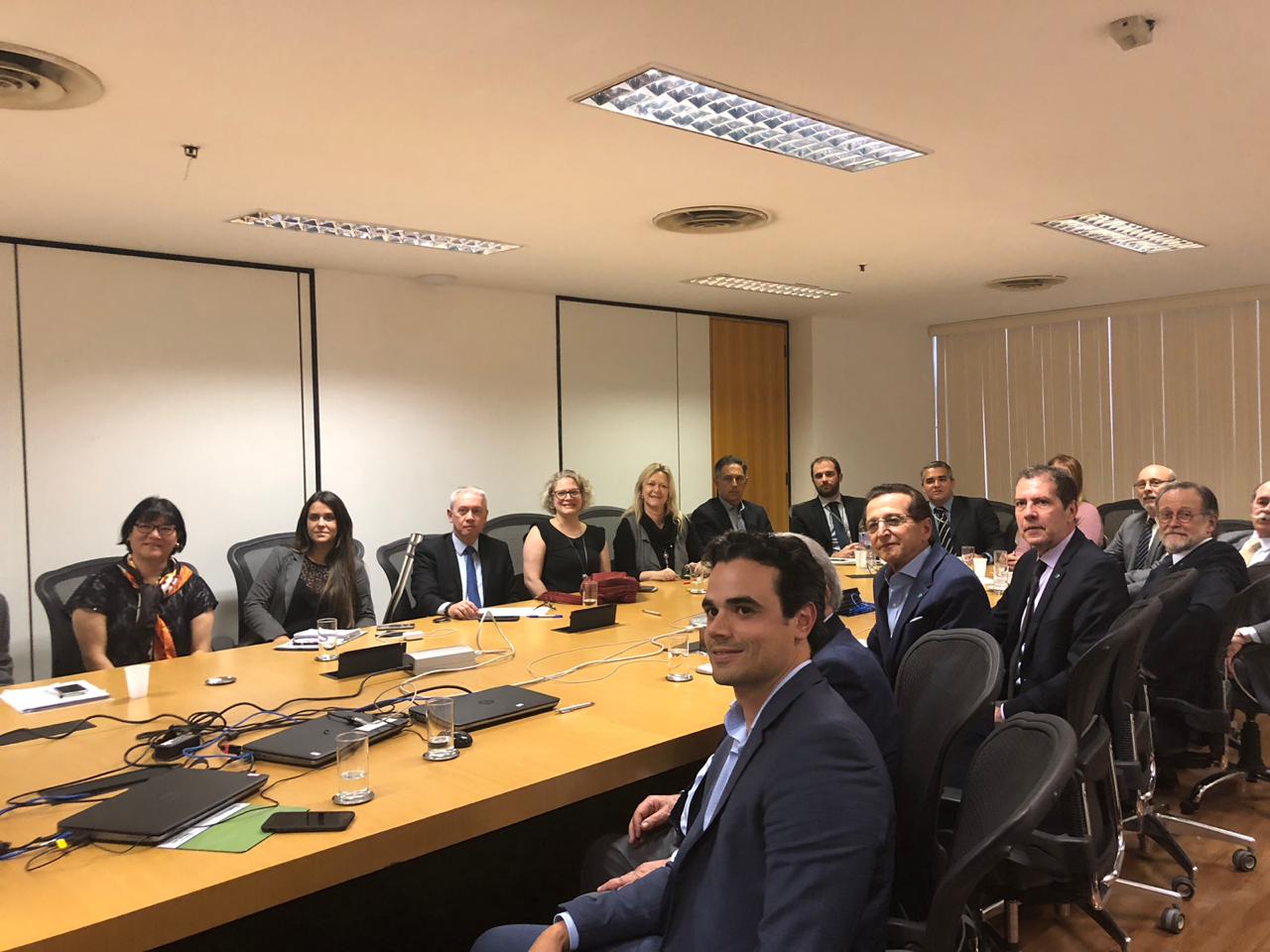 reunião na ANS